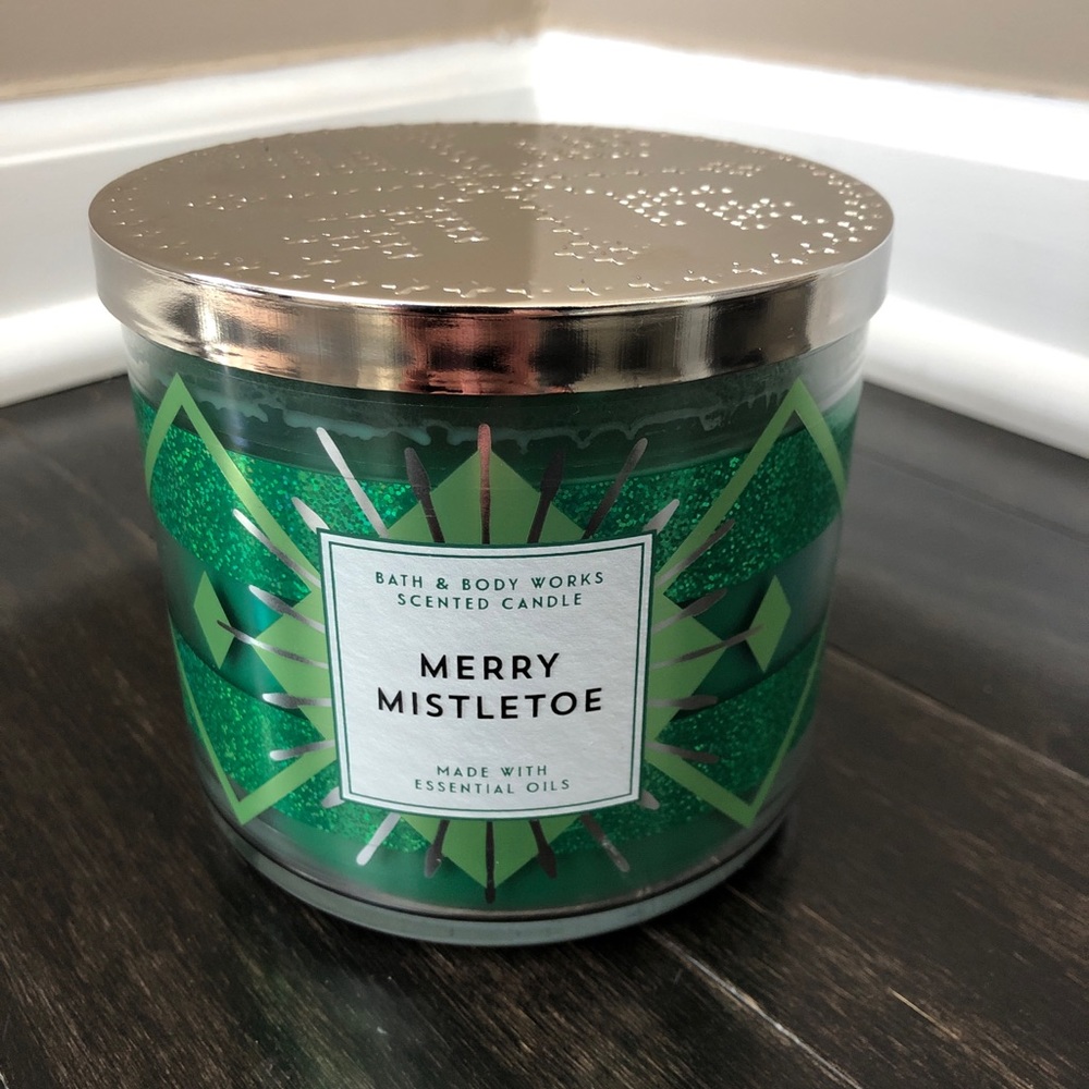 Bath & Body Works Merry Mistletoe Candle